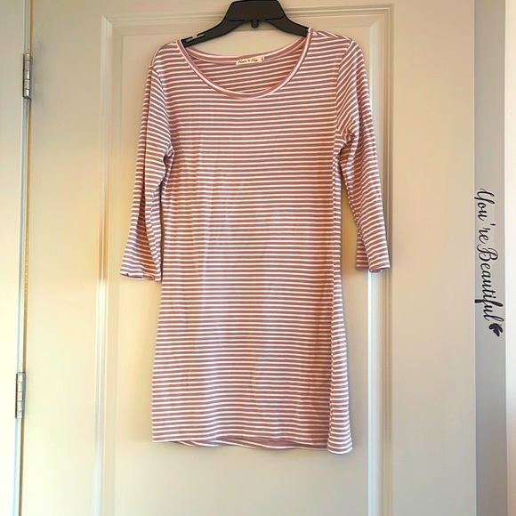 White and Muave Stripe Dress - Picture 4 of 6